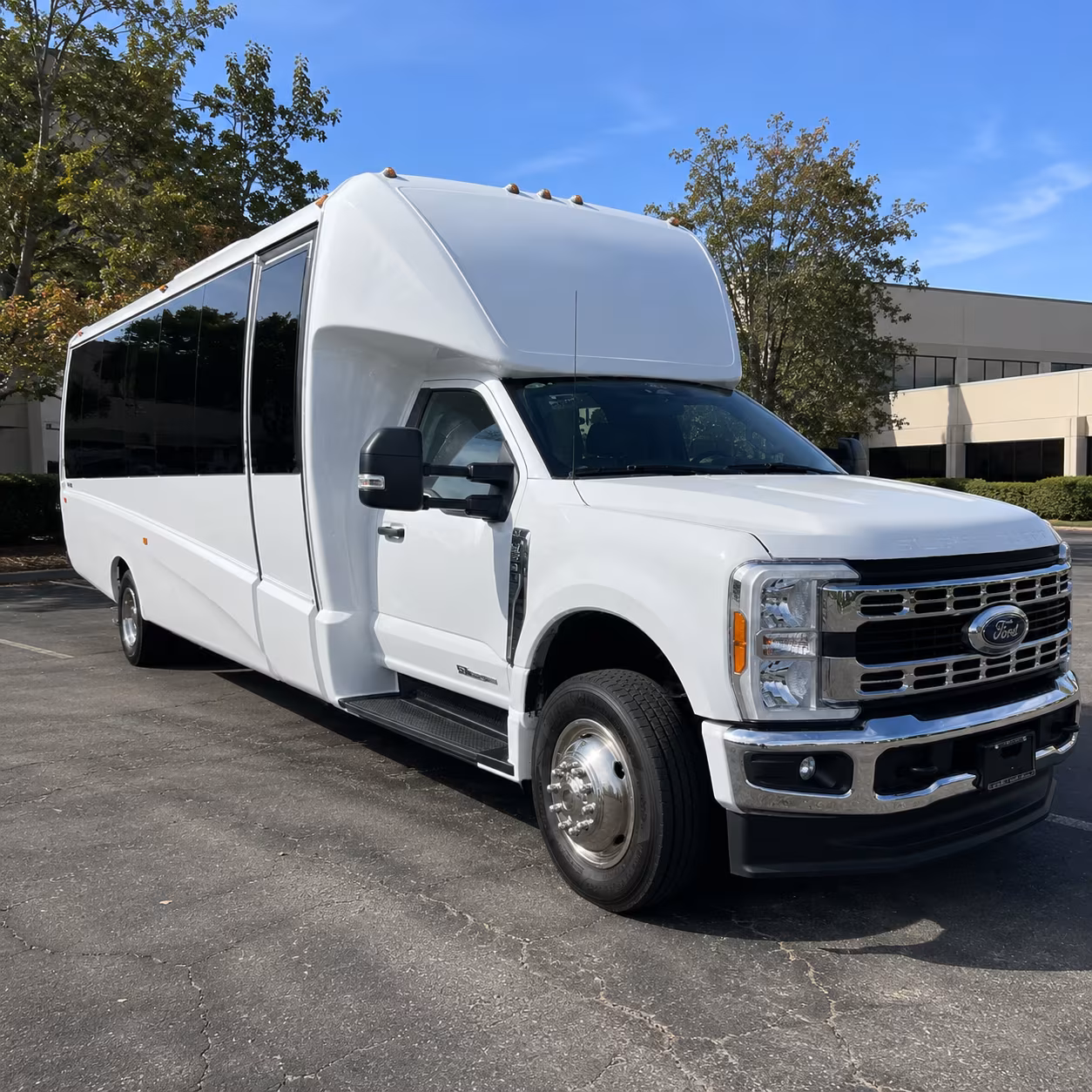 corporate airport transfer buses to bradley international bdl
